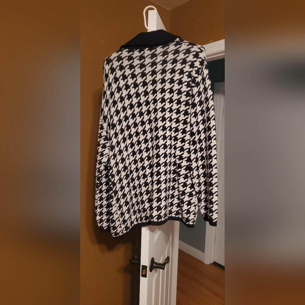 Brand new, never worn Katie Todd zip up, cardigansweater. Size L. Still has tags - Picture 3 of 3